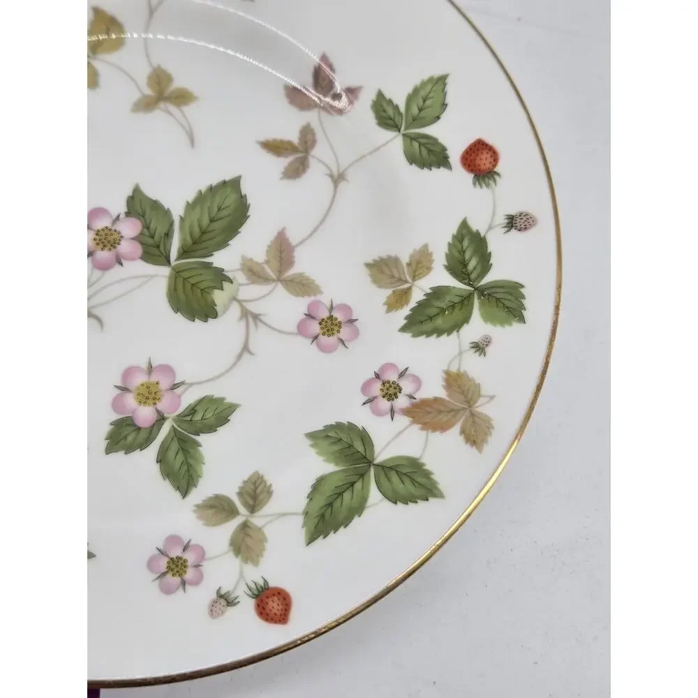 4 Wedgewood Wild Strawberry Bone China Dinner Plates R 4406 6 in / 15 cm